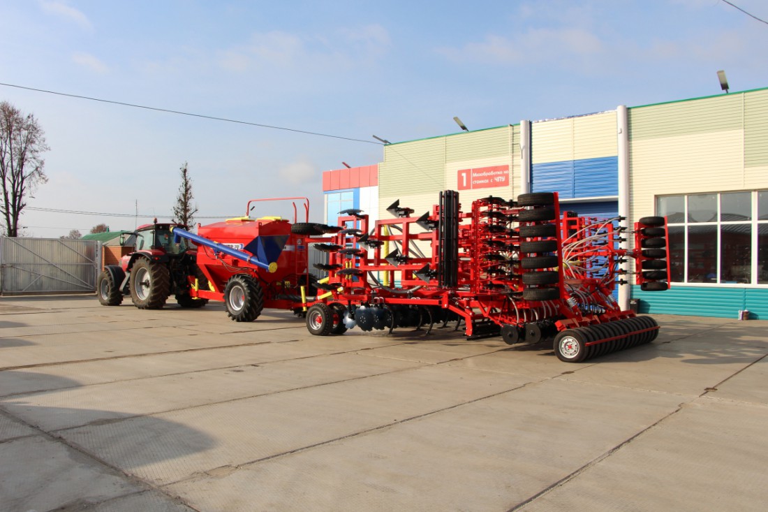 Произведена отгрузка комбинированного посевного комплекса "Agrator Combi-7200" и среднего предпосевного культиватора "Tillermaster-8300"